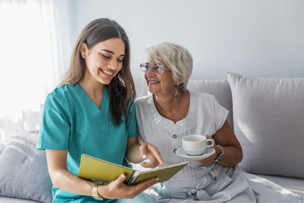 Why Volunteering in a Nursing Home is a Good Career Choice?